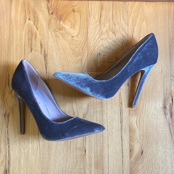 Shoe Republic LA Velvet Heels - Picture 1 of 3
